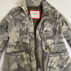 Abercrombie & Fitch Women Camouflage Puffer Jacket - Gray